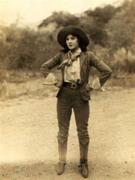 Imgur The Most Awesome Images On The Internet Vintage Cowgirl Cowgirl Vintage Western