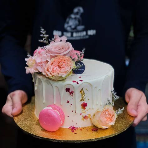 Pretty cakes cute cakes beautiful cakes amazing cakes bolo floral floral cake succulent macaroon birthday cake, drip cake, ice cream birthday cake, pastel birthday cake, unicorn cake. PASTEL PINK FLORAL CAKE WITH DRIED ROSE PETALS, WHITE DRIP AND MACARONS - Bob The Baker Boy