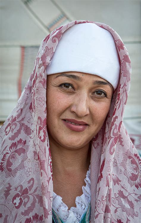 Uzbek Woman Samarkand Uzbekistan License Image 13826363 Lookphotos
