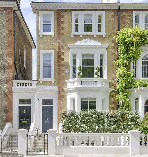Immaculate Six Bedroom Chelsea Townhouse Hits Market For £175million
