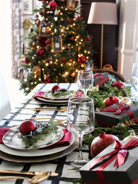 We've compiled some secrets straight from the pros to help you with all your decorating needs. 65 Interesting Christmas Decorations Ideas for Home