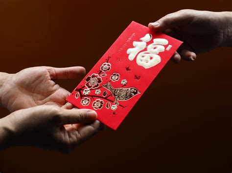Heres How You Can Safely Give Lunar New Year Red Packets During The