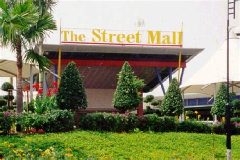 Multimedia universityעובד חניות ומוסכים, השכלה גבוהה(מכללות ואוניברסיטה), חנויות ספרים וסטנדים של עיתונים פעילויות. The Street Mall For Sale In Cyberjaya | PropSocial