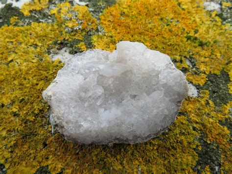 Wunderschöne Quarz Kristall Geode Ca 39 Gramm Quarz Kristall Etsy Amethyst Kristall