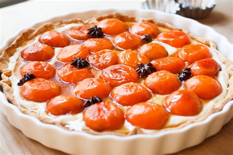The majority of the cakes contain some kind of flour, egg, and sugar. Obstkuchen