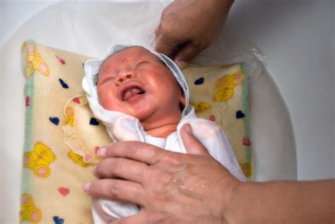 ¿qué Opinas Del Primer Baño Para Tu Bebé Bebés De Junio 2015