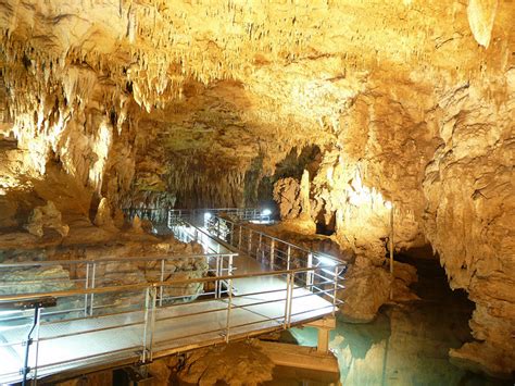 Gyokusendo Cave An Exotic World Of Water And Stone