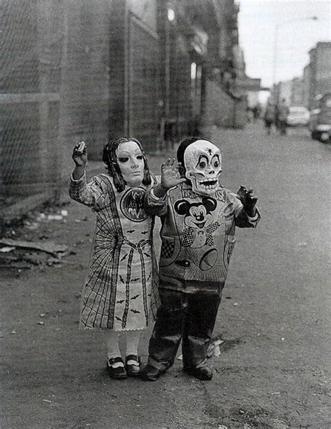 20 Vintage Halloween Costumes That Are Way Creepier Than What You See Today