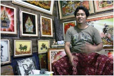 Umumnya lukisan kaca ini bertemakan pewayangan, kaligrafi dan corak langit mega mendung khas kota cirebon.dok: Sanggar Seni Lukis Kaca - Distro Cirebon