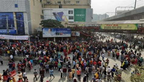 Rmg Workers Block Mirpur Intersection The Business Post
