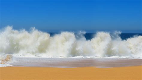 Download Free Hd Crashing Beach Waves Desktop Wallpaper In 4k 0113