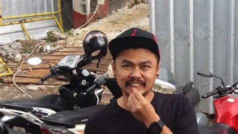 6 potret kantor rans entertainment ada lukisan karya wendy cagur hot liputan6 com jajal dunia seni ini 5 grafiti hasil karya wendy cagur yang super keren matamata com. Wendi Cagur Lagi Keranjingan Menggambar di Kaleng ...