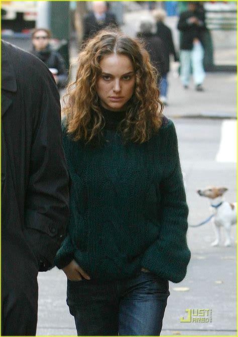 Natalie portman ve mila kunis'in başrollerinde yer aldığı filmin yönetmen koltuğunda darren aronofsky oturuyor. Natalie Portman is Tretorn Tough: Photo 1538291 | Natalie ...