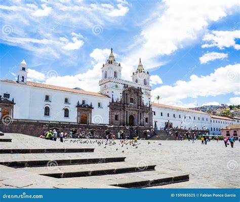 San Francisco Square I Det Historiska Centret Quito Huvudstaden I