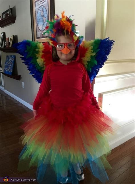 Lots of inspiration, diy & makeup tutorials and all accessories you need to create your own diy parrot costume for halloween. Homemade Parrot Costume for Girl