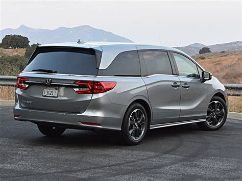 The 2021 honda odyssey is the newest minivan line up of this name by the manufacturer with a strong powertrain and strong safety features available. 2021 Honda Odyssey Review