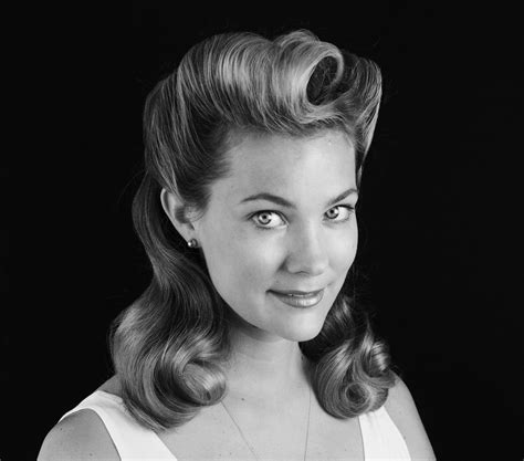 Get The Look 1940 S 1940s Hairstyles 1940 Hairstyles Womens Hairstyles