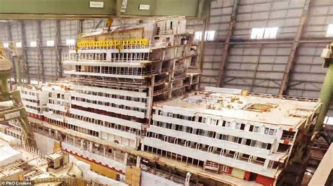Watch Pandos Biggest Ever Cruise Ship Iona Being Built In Seconds