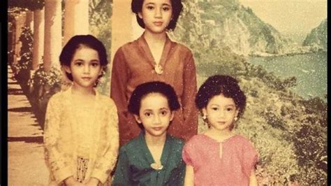 Bisnis transportasi adalah bisnis yang mendapatkan keuntungan dengan cara mengantarkan barang individu dari sebuah lokasi ke lokasi yang lain. Di Foto Jadul Ini Ada Calon Artis Cantik dan Terkenal ...