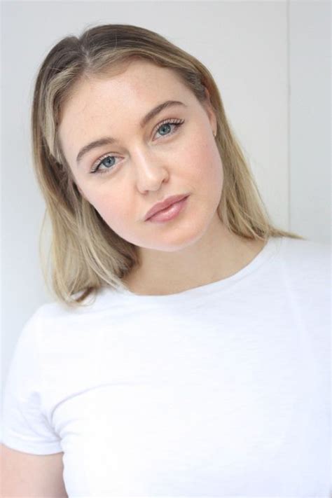 Iskra Lawrence Model Profile Photos And Latest News