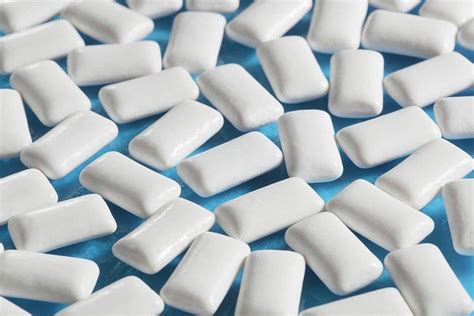 5 Reasons Why You Should Avoid Chewing Gums