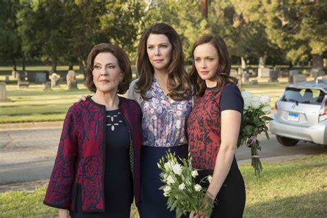 Gilmore Girls A Year In The Life Takes Place In A Beautiful Perfect