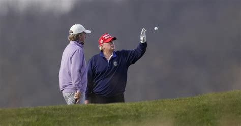 De inauguratie van joe biden en zijn vicepresident kamala harris vindt plaats op woensdag 20 januari 2021 in washington. Trump niet welkom in golfresort in Schotland rond ...