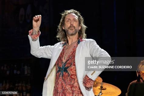 Chris Robinson Singer Photos And Premium High Res Pictures Getty Images