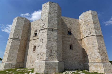 Castel del Monte Castle - Italy - Blog about interesting places