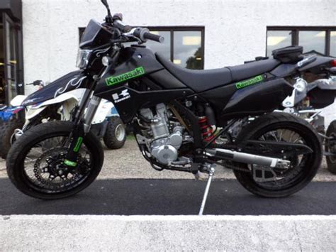 Ordering up a previously unavailable 2009 model when it's still 2008 isn't always easy. 2009 Kawasaki KLX250SF - Moto.ZombDrive.COM