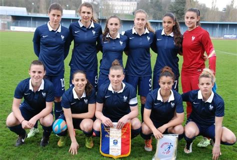 La fédération française de football regroupe plus de 179 000 pratiquantes licenciées (2019), auxquelles s'ajoutent les il n'y a qu'à regarder. Coupe du monde de foot féminin U-20 en Bretagne : les ...