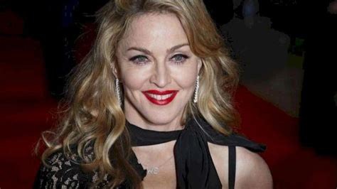 Born august 16, 1958) is an american singer, songwriter, and actress. Madonna pede ao americanos que não votem em Trump: "Acordem"