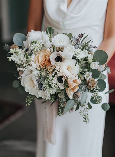 Inspired By This 20 Beautiful Winter Wedding Bouquets