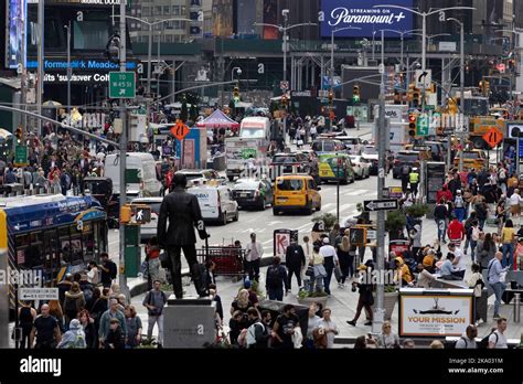 Crowded Street Scene Times Square Manhattan New York Stock Photo Alamy