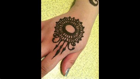 Secara sekilas, desain henna ini tampak mudah ditiru. Terbaru 49 Henna Simple Motif Paling Modern Dan Nyaman