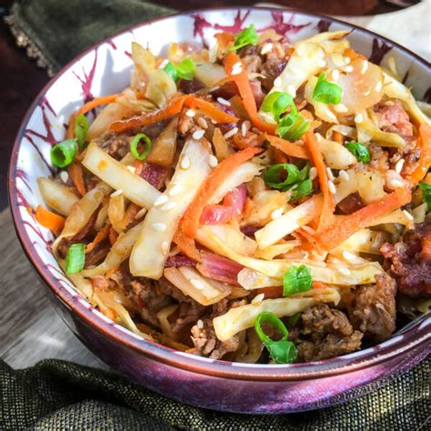 Super bowl parties usually consist of three things—football, drinking, and lots of unhealthy foods. Weight Watchers Egg Roll in a Bowl | Slap Dash Mom