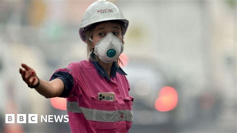 Sydney Smoke Residents Choking On Intense Bushfire Pollution Bbc News