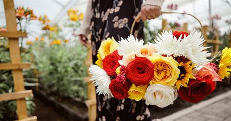 If, like many of our customers, you dislike the hustle and bustle of having to go into to town to visit flower shops, you this is my favourite florist. How to Order Flowers Online | Bouqs Blog