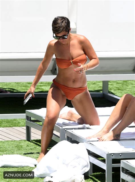 Frankie Bridge Sexy Hanging Out At The Pool In Miami 21