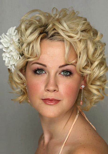 There have been a lot of short curly hairstyles for women and they all look amazing. Short hairstyles for curly hair round face