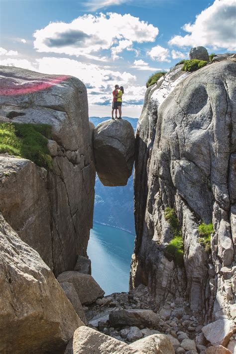 A popular tourist attraction, kjeragbolten is a natural marvel. Kjeragbolten: Tiefblicke und Zeltnächte in Norwegen ...