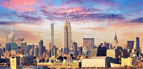 Skyline De Manhattan Com O Empire State Building Sobre Hudson River
