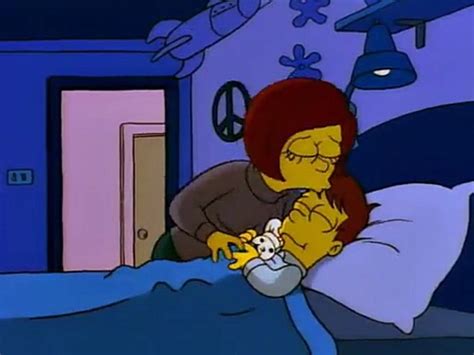 Mona S Kisses Homer Sadly Befofe Departing Png Imagenes De Bart Simpson Los Simpson Homero