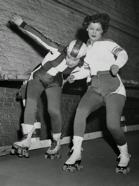 32 Interesting Vintage Photos Of Roller Derby Skaters Roller Derby