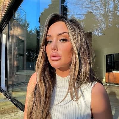 Charlotte Crosby Bio Age Net Worth Height In Relation