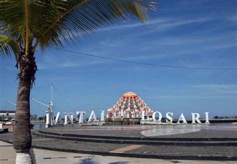 Pantai Losari Ikon Kota Makassar
