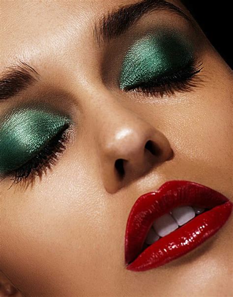 Pin By Cindy Jones On Hair And Make Up Red Lipstick Makeup Makeup For