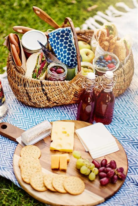 How To Pack A Picnic Basket 12 Tomatoes