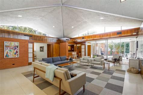 Midcentury Modern Home By Architect Charles Rowe Asks 749k Mid Century Modern House Modern