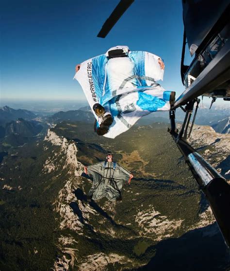 Heres Bmws All Electric Wingsuit Taking Its Maiden Flight Autoevolution